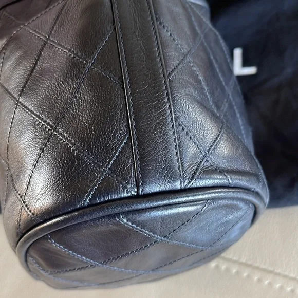 LIKE NEW CHANEL RARE MINI DIAMOND STITCH LEATHER DRAWSTRING CROSSBODY 24K GHW - Picture 14 of 17